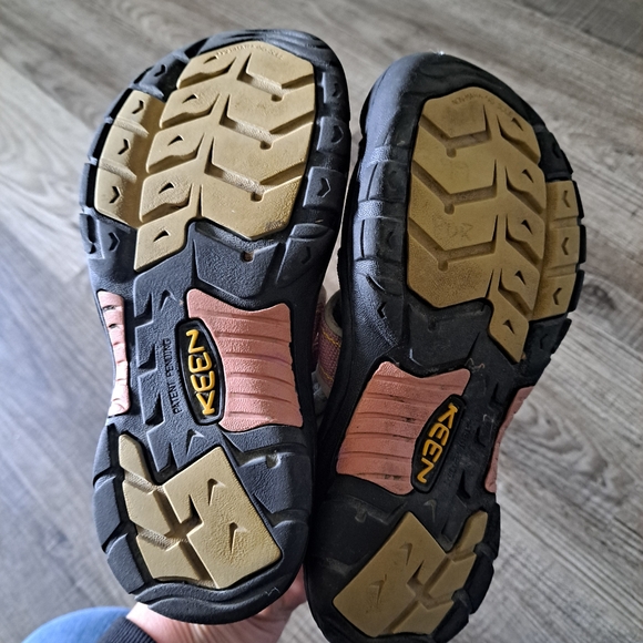 Keen sandals pink youth size 4 - Picture 3 of 4
